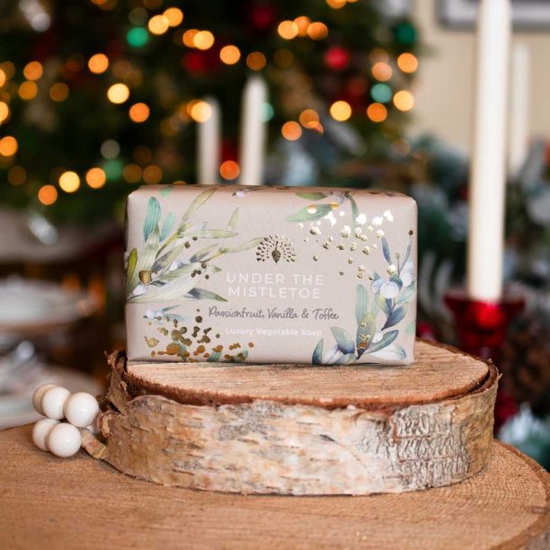 Christmas Tidings Soap Bar - Under the Mistletoe