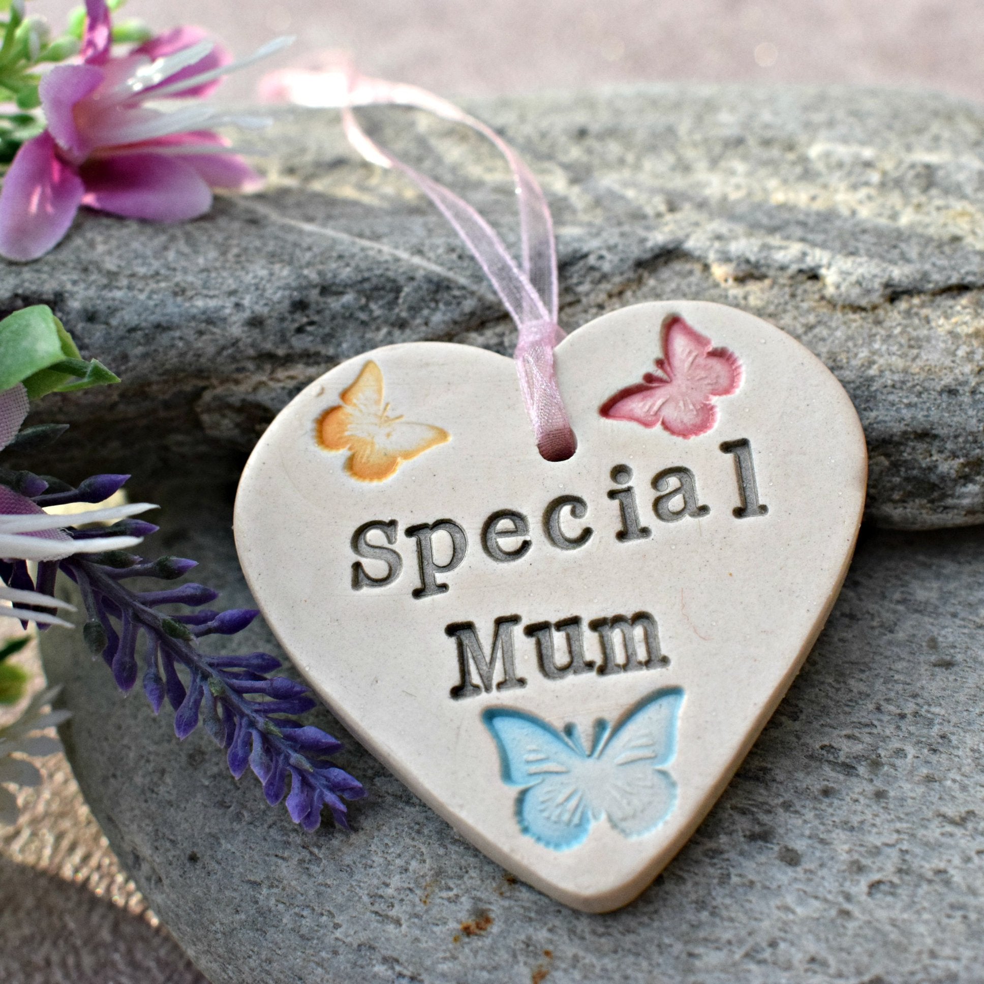 'MUM' Sentimental Keepsake Heart - Handmade Ceramics by Deborah Cameron - Made in Scotland
