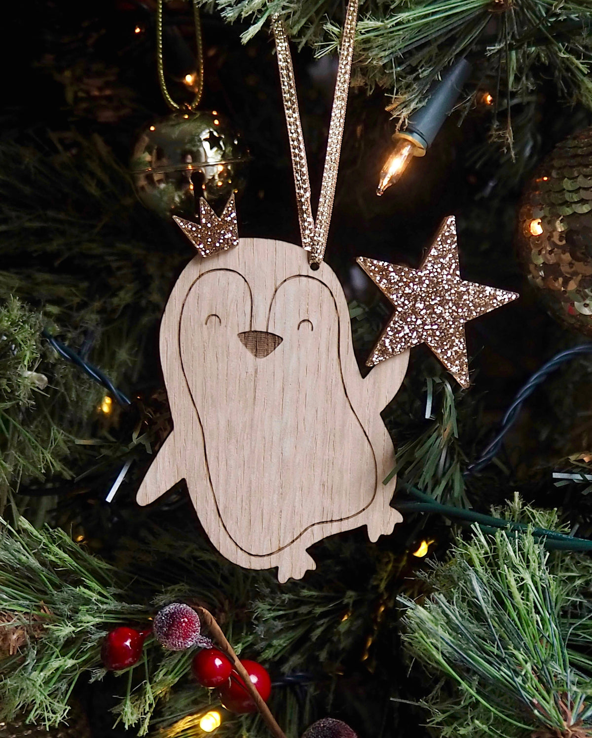 Snowy the Christmas Penguin: Red / Silver